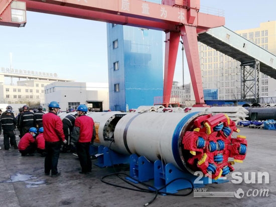 國(guó)內(nèi)首臺(tái)礦用微型全斷面硬巖掘進(jìn)機(jī)落戶(hù)彬長(zhǎng)礦區(qū)