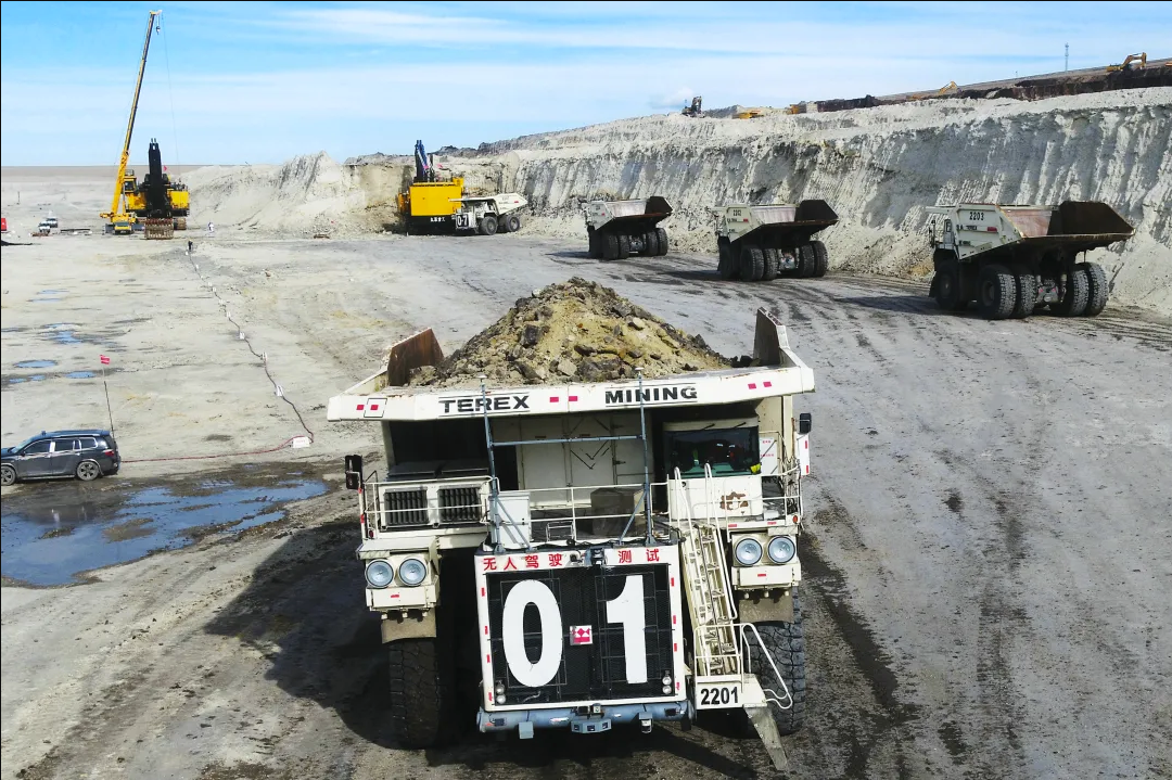 世界首個極寒工況5G+無人駕駛礦用卡車編組試運(yùn)