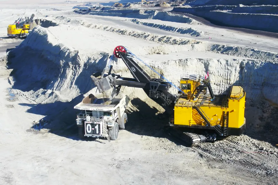 世界首個極寒工況5G+無人駕駛礦用卡車編組試運(yùn)